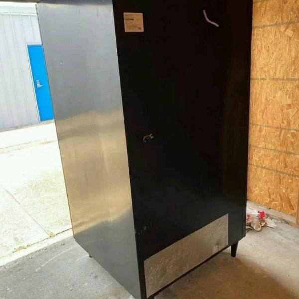 Crane National 168 Snacks vending machine