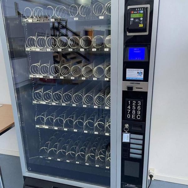 USt Model 3561 is a versatile vending machine