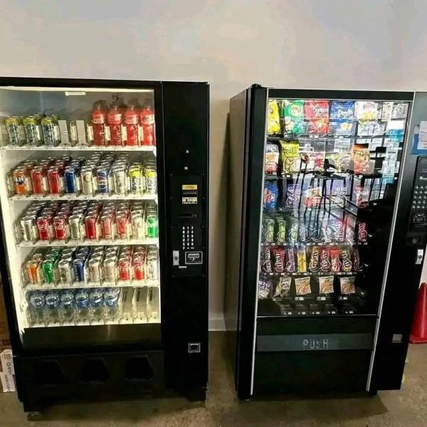 Snacks and drinks vending machine