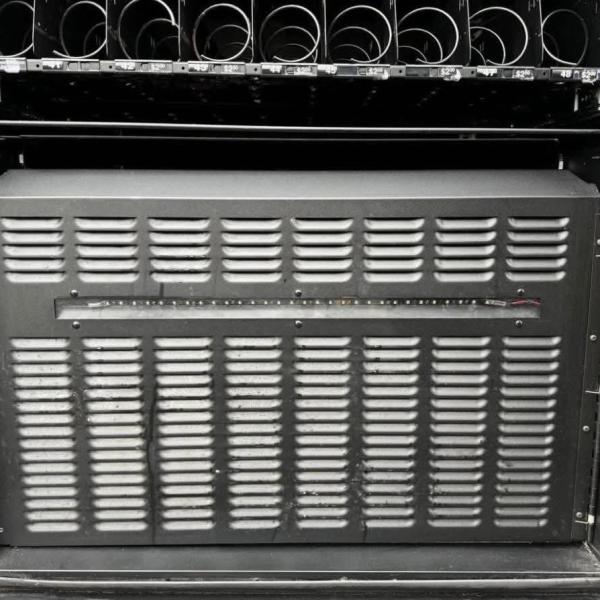 USt Model 3561 is a versatile vending machine