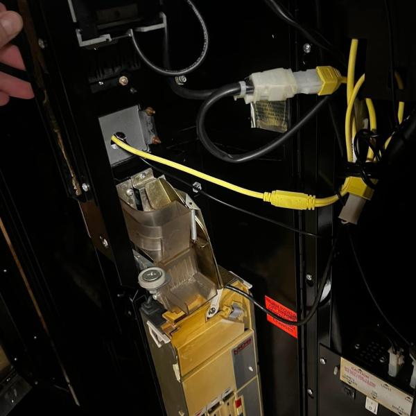 Snacks vending machine