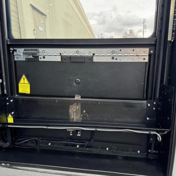 USt Model 3561 is a versatile vending machine