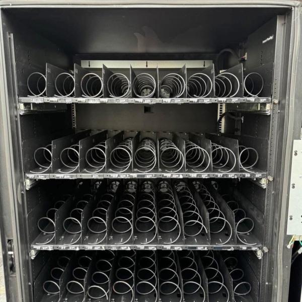 USt Model 3561 is a versatile vending machine