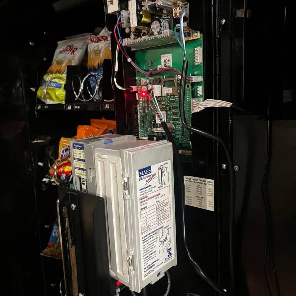 Snacks vending machine