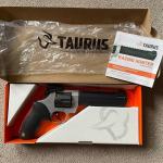 Raging hunter Taurus revolver