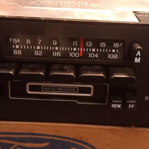 1985-87 NOS MUSTANG CAPRI AM-FM CASSETTE RADIO FROM CLOSED DEALERSHIP IN SW MN. E5ZZ-18A198-AB