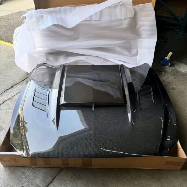 2018-2023 FORD MUSTANG RAM AIR DOUBLE SIDED CARBON FIBER HOOD