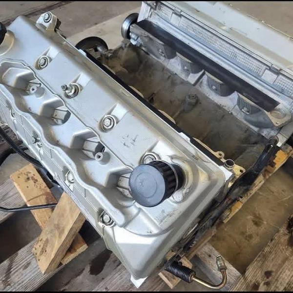 4.6L DOHC Ford Mustang Cobra engine Long block. Taken from a 2004 Ford Mustang SVT COBRA with 67k miles on the speedo.