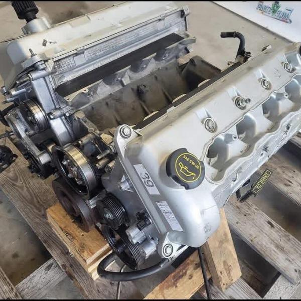 4.6L DOHC Ford Mustang Cobra engine Long block. Taken from a 2004 Ford Mustang SVT COBRA with 67k miles on the speedo.