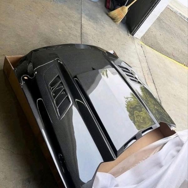 2018-2023 FORD MUSTANG RAM AIR DOUBLE SIDED CARBON FIBER HOOD