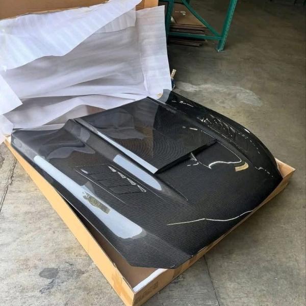 2018-2023 FORD MUSTANG RAM AIR DOUBLE SIDED CARBON FIBER HOOD